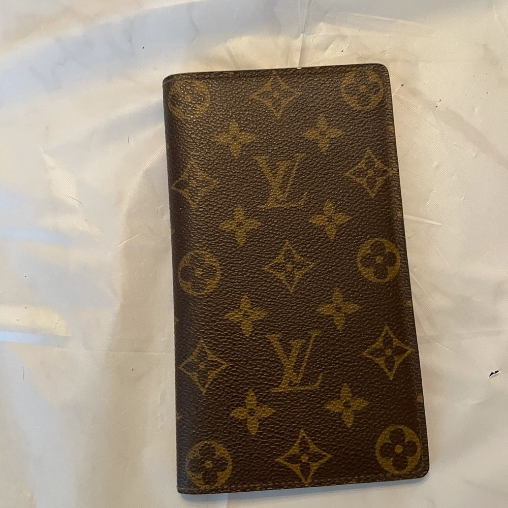 Louis Vuitton check book